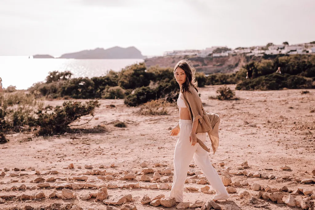 Het labyrint, met de kustlijn van Ibiza op de achtergrond